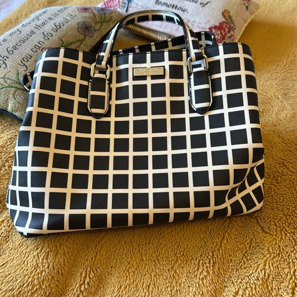 Kate Spade black & white very clean